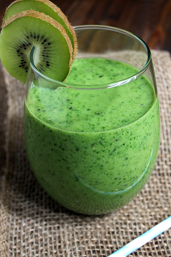Creamy Kiwi Green Smoothie - The Lean Clean Eating Machine