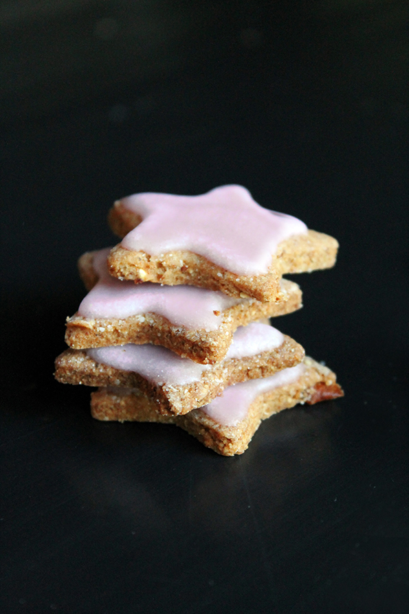 Cinnamon Crackers with Sugar-Free Vegan Icing