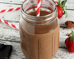 Chocolate Covered Strawberry Protein Smoothie