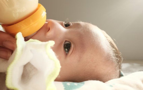 Newborn Feeding Advice for First-Time Parents 