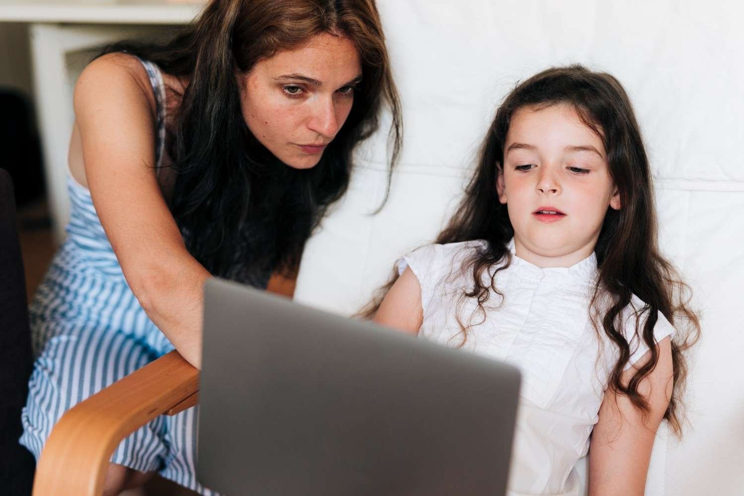 Parenting Teens in the Digital Age: Navigating the Digital Maze Together
