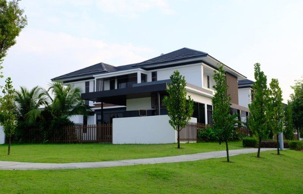 5 Upgrades That Enhance Business Exteriors