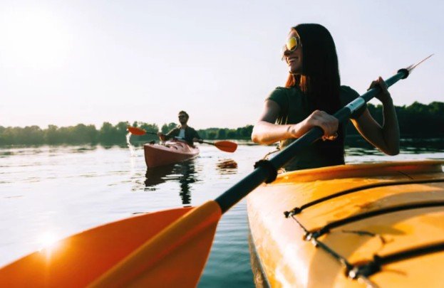 Joining Organised Sunset Kayak Tours
