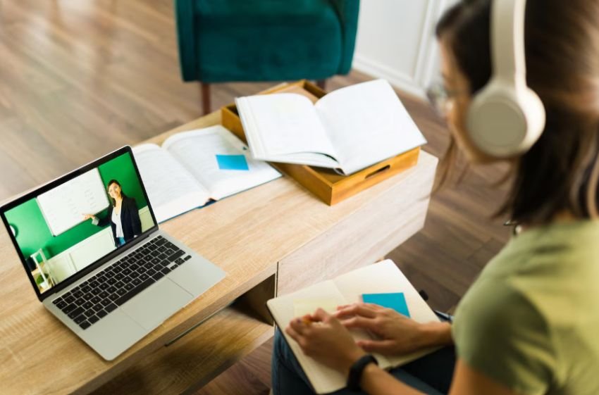 Reading Skills Learners Build With Structured Online Programs Guided By Educators